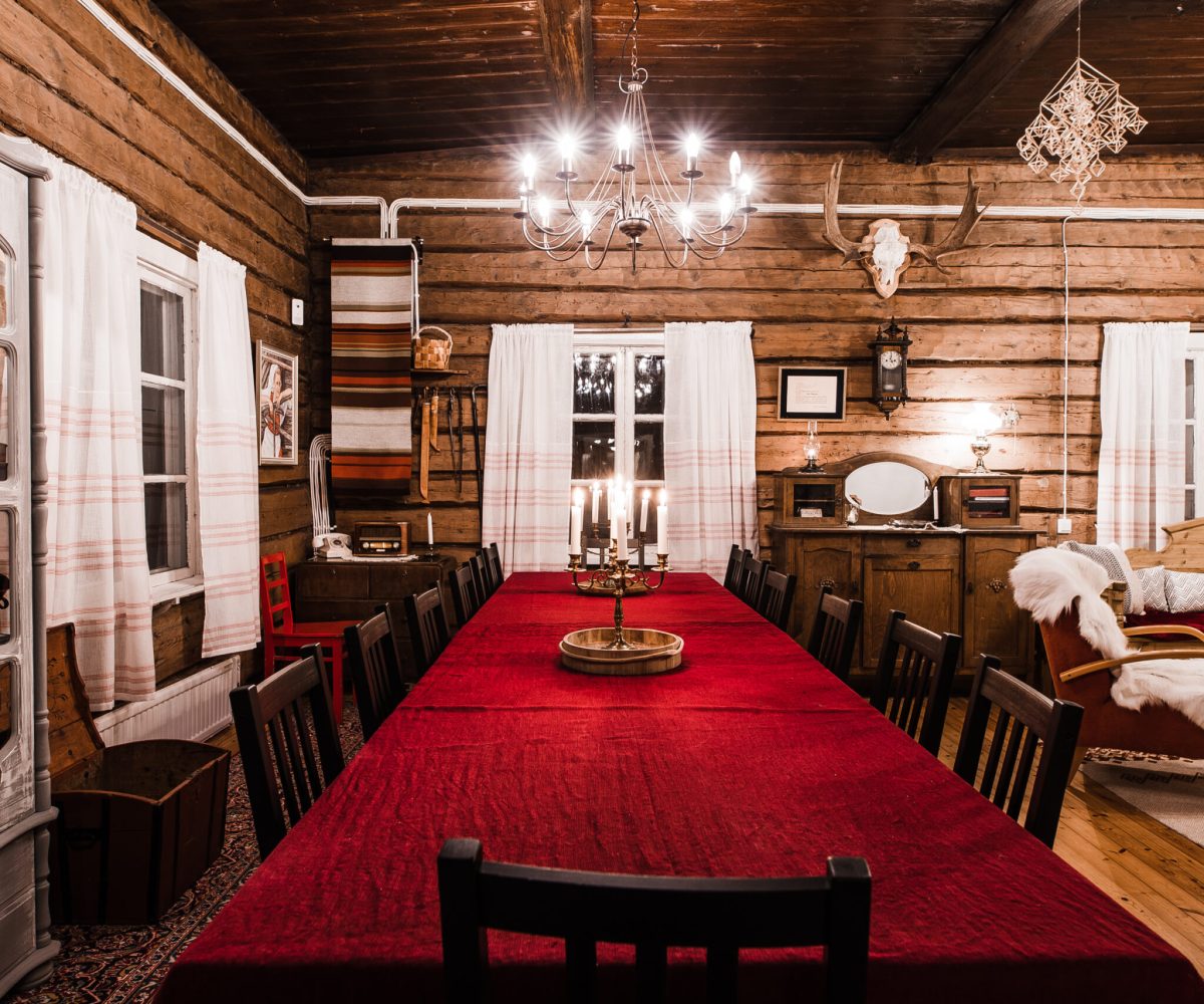 Lapland Deluxe Pirtti. pitkä pöytä Alex 5M