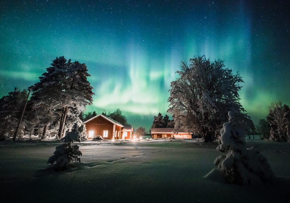 Lapland Deluxe talo järvelle päin revontulet 6M